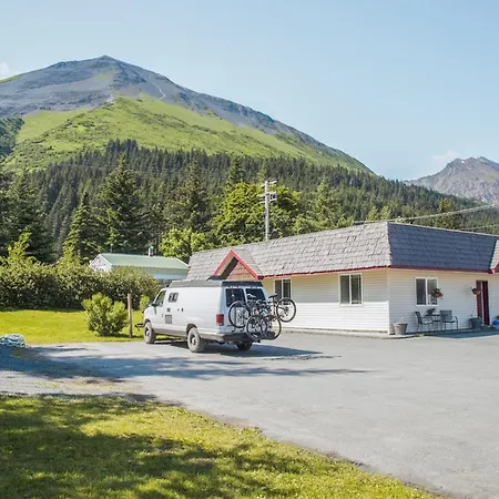 Trailhead Lodging Seward Exterior photo