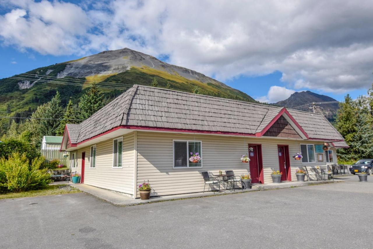 Trailhead Motel 3*